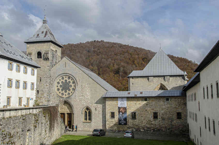 Comunidad Foral de Navarra 162 - Orreaga-Roncesvalles - Real Colegiata de Nuestra Señora de Roncesvalles.jpg